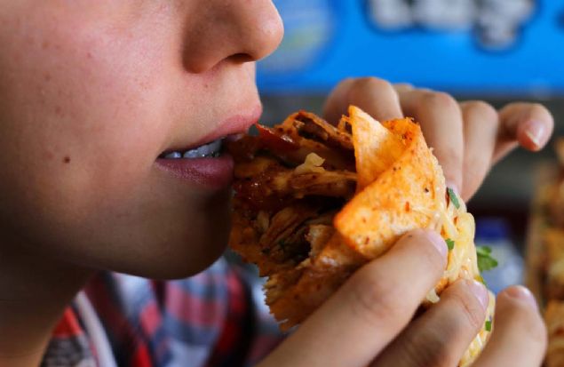 Mehmet kram Ta, HA muhabirine yapt aklamada, le saatlerinde rencilerin yan sra evre esnafnn ve Adanal vatandalarn youn bir talebi ile kar karya kaldn bunun da nedeninin dnerlerin lezzetinden kaynaklandn syledi.     