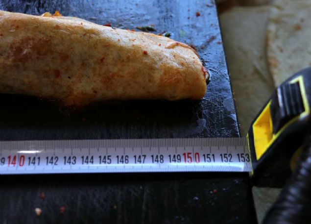 Dneri uzun ve kvrml olarak servis etmelerinden dolay adn 'piton' koyan Ta, 'piton dner' isminin de marka tescilini ald.     