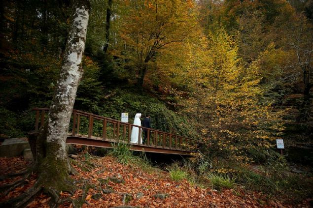 Gelin Glnr Aktanl da 'Dn ekimleri iin en uygun yer olduunu dndk. Burada sonbaharn tm renkleri var. ocuklarmza da gzel bir hatra brakacaz.' diye konutu.     