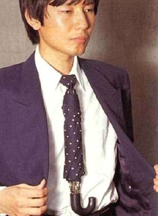 Japon mucitler, yamurlu havalarda emsiye tamaya enenleri de dnm.  