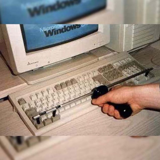 Bir kullanc bu ilemi tek hamlede yapmak iin bir aparat gelirtirdi. Sz konusu alet sosyal medyada 'tm zamanlarn en gereksiz icad' olarak nitelendiriliyor. 