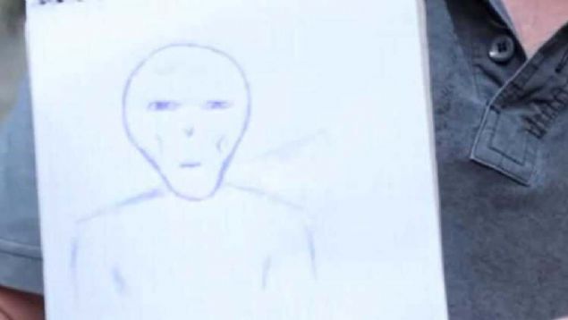 Zaman yolcusu Marsl�lar�n D�nya hakk�nda ara�t�rmalar yapt���n� s�yl�yor.    