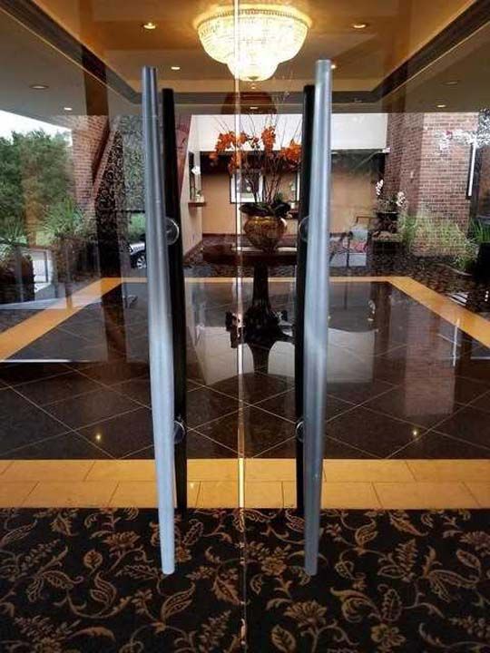 Sol elini kullananlar kolun alt k�sm�n�, sa� elini kullananlar kolun �st k�sm�n� a��nd�rm��.   