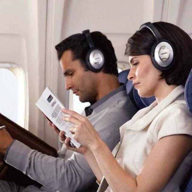 Bu video oynatlrken veya havada uu ekibi herhangi bir anons yaptnda yolcunun sylenilenleri duymas ve uygulamas gerekiyor.  <br><br>  Eski uaklarda kabin elence sisteminde anons bazen dinlediiniz mzik veya film kanalndaki sesi kesemiyordu.   <br><br>  kinci giri ile anons yolcuya sorun olmadan ulatrlmas hedeflenmiti. 