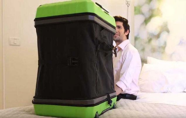 Bavul, ayn zamanda telefonunuzu arj edebiliyor.     