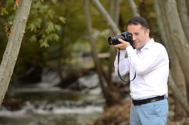 �zellikle sonbaharda inan�lmaz bir cazibesinin oldu�unu, do�a foto�raf��lar�n�n en �ok u�rad��� yerlerin ba��nda geldi�ini anlatan Sak�z, 