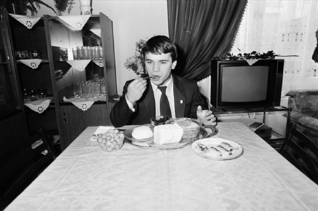 'Cep Herkl' lakapl Sleymanolu, Bulgaristan`daki basklardan kurtulmak ve Trkiye adna msabakalara katlmak iin 1986 ylnda Avustralya`da dzenlenen Halter Dnya Kupas srasnda Trk Bykeliliine snarak, iltica etti. 