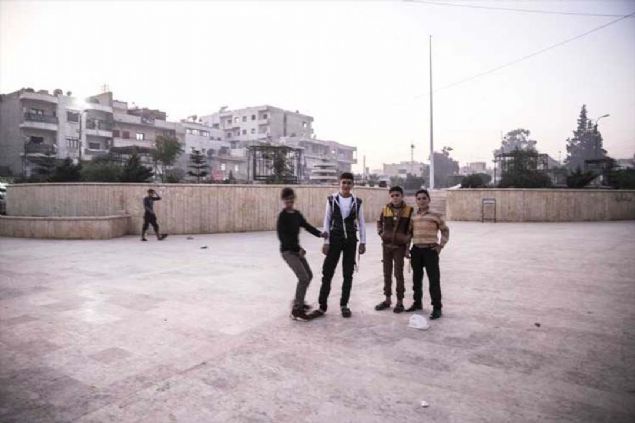 'HER G�N DAHA �Y�YE G�D�YOR'  <br><br>  Afrin kent merkezinde esnaf Ali Hamro, daha �nce g�vensizlik nedeniyle i�yerlerinin �al��mad���n� belirterek, 'Harek�t sonras�nda b�lge her g�n daha iyiye gidiyor' dedi.   