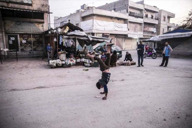 Ter�r �rg�t�n�n zarar verdi�i 20'ye yak�n okulda onar�m �al��malar�n�n s�rd��� b�lgede, 5 okul yenilenerek hizmete a��ld�.  