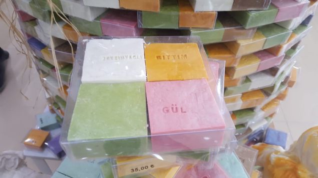 �retti�i�sabunlar�n be�enildi�ini belirten Erten, 'Sabunlarda kimyasal kullanm�yoruz. Vatanda�lar da zaten do�al sabunlar� tercih ediyor. 