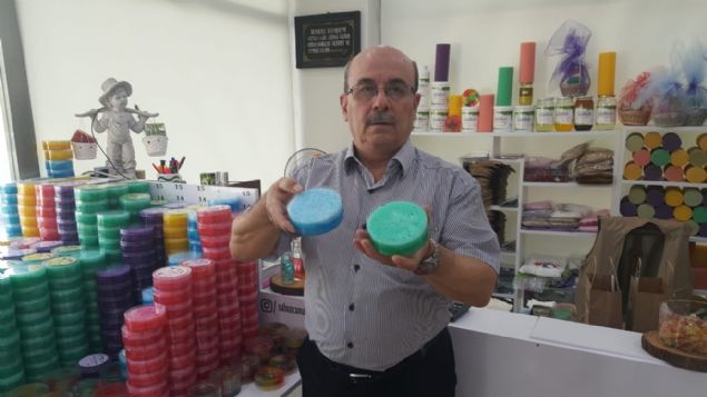 �retti�i do�al sabunlar�, yurti�i ve yurtd���na g�nderen Erten, bug�ne kadar 9 bin 500 �e�it sabun �retti�ini s�yledi.  