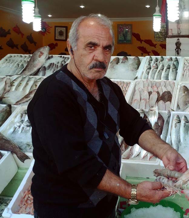 Akya, lfer, mezgit, upra, levrek balklar 15 liradan balyor 50 liraya kadar fiyat ykseliyor. Her bteye gre balk var. Her kesimden insanmz bu balklar talep ediyor. Gm bal ok tutuluyor, her mevsim tezgahlar ssler' diye konutu.    