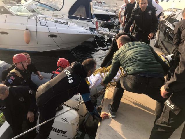 Yaral olarak karaya kartlan Aylin T., Mudanya Devlet Hastanesi'ne kaldrld. Youn bakm nitesinde tedaviye alnan Aylin T.'nin salk durumunun ciddiyetini koruduu belirtildi. 