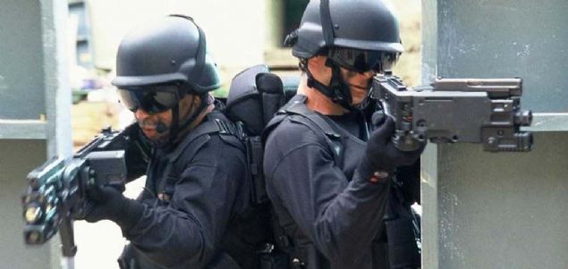 CORNERSHOT  <br><br>  ABD'li giri�imciler taraf�ndan geli�tirilen Cornershot isimli t�fek katlanabilir yap�s� ile dikkat �ekiyor. 