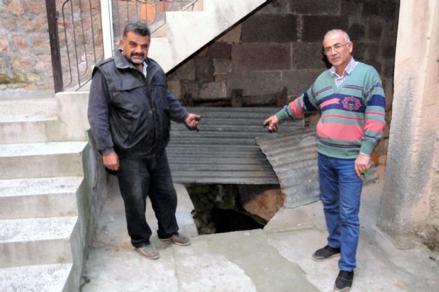 Kentte heyecan yaratan geli�me sonras� Kayseri B�y�k�ehir Belediyesine ba�l� ekipler, yeralt� �ehrinde incelemede bulundu.  