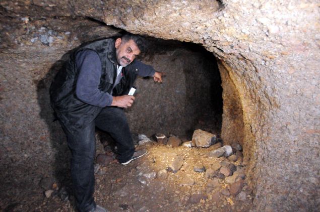 Bin 300 metre uzunlu�undaki yer alt� �ehrinin 26 farkl� kap�dan birbirine ge�i�i var. Gerekli temizlik ve ayd�nlatma �al��malar� tamamland���nda Kayseri i�in �nemli bir de�er daha ortaya ��kacak' dedi. 