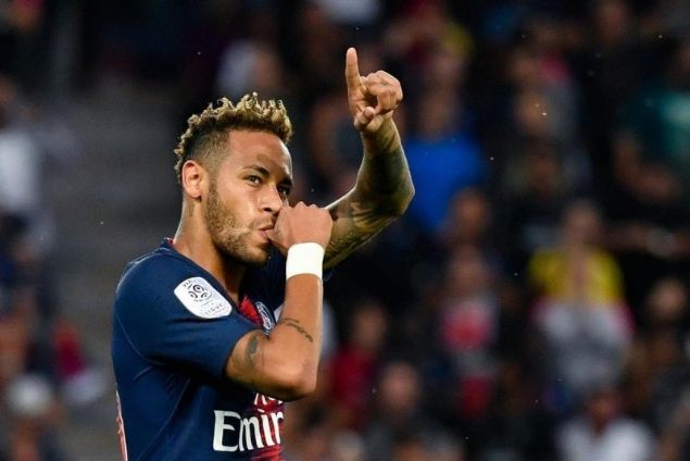                                                                 8- Neymar / PSG                                                        