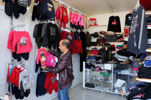 T�rkiye'nin sa�lad��� imkanlarla hayata tutunduklar�n� aktaran Sakall�, 'Bize kucak a��ld�. T�rkiye bizi kabul etti, yerle�tirdi. Bize her t�rl� yard�mda ve destekte bulundu. Allah raz� olsun. Bar�nma merkezinde her t�rl� imkanlar var.' dedi.   