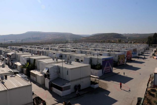 Suriye'de 8 y�ld�r devam eden i� sava� dolay�s�yla �lkelerini terk etmek zorunda kalan ve T�rkiye'ye s���nan Suriyeliler, d�nyaya �rnek olan modern ge�ici bar�nma merkezlerinde ya�amlar�n� s�rd�r�yor.        