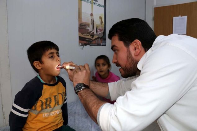 K�z�lay �ocuk Dostu Alan�, 20 derslikli okul, cami, 3 oyun park�, hal� saha, k�t�phane, et�t salonu ve sa�l�k oca��n�n faaliyet g�sterdi�i merkezde, bir doktor ve iki hem�ire dahil 191 personel g�rev yap�yor.  