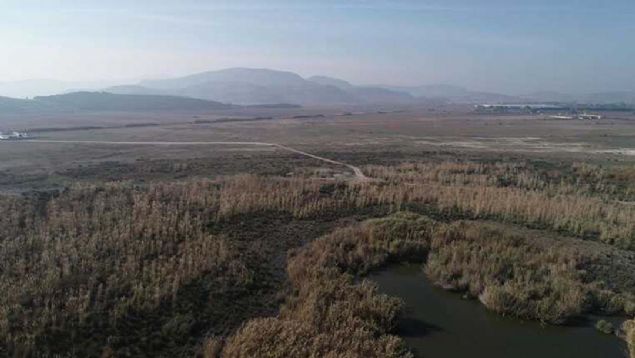 zmir'in Dikili ilesi, rt alt ya ve sebze retiminde Trkiye'nin en byk modern seraclk merkezi olacak.   <br><br>  Tarm ve Orman Bakanl'nn destei ile smetpaa Mahallesi'ndeki bataklk ve sazlk alan, Tarma Dayal htisas Sera Organize Sanayi Blgesi (OSB) olarak belirlendi.   <br><br>  Toplamda 3 bin metrekarelik alann 2 bin metrekaresinde, Trkiye'nin en byk modern seralar yer alacak.   <br><br>  Jeotermal kaynaklarn kullanlaca seralarda yllk 80 bin ton ya sebze ve meyve retiminin yaplmas hedefleniyor.     