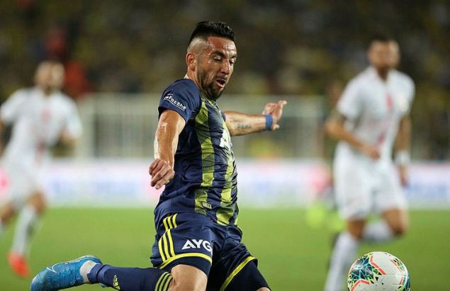                                                                 Mauricio Isla - Fenerbah�e                                                       