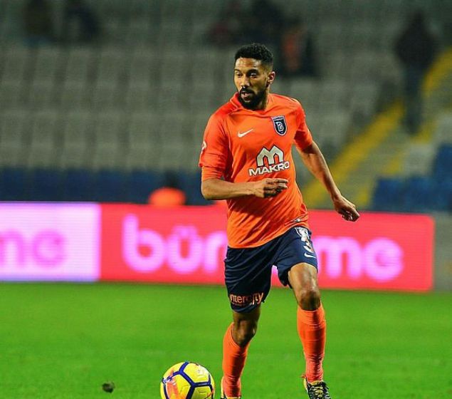                                                                 Gael Clichy - M. Ba�ak�ehir                                                       