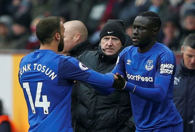                                                                 Oumar Niasse - Everton                                                       
