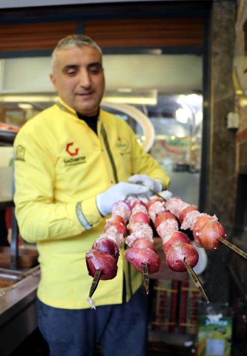 kebap ustas Uur Dertli, zellikle k aylarnda soan kebabna youn talep aldklarn belirterek yle konutu: 