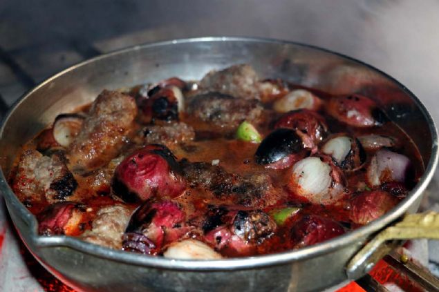 Soan kebab Gaziantep'te kska soan da dediimiz kebaplk soandan ve zrhla ektiimiz kymadan yaplyor.  