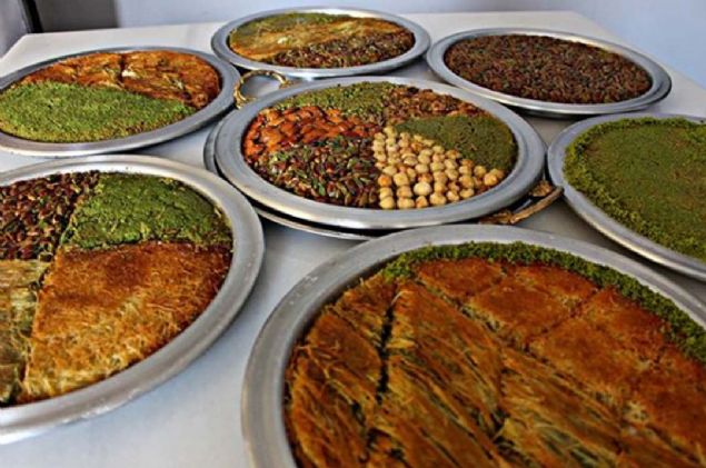 Geyik, eitli kuruyemiler, kaymak, dondurma ve meyve sunumuyla Hatay'a zg knefenin 15 eidini gelitirdi.  