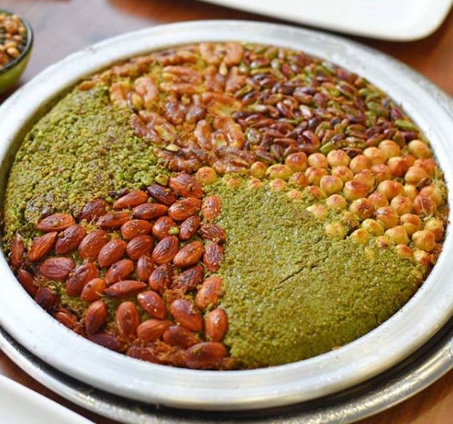 Kentteki tannm tatlclar da gelip knefelerin tadna bakyorlar ve genelde beendiklerini sylyorlar' diye konutu. 