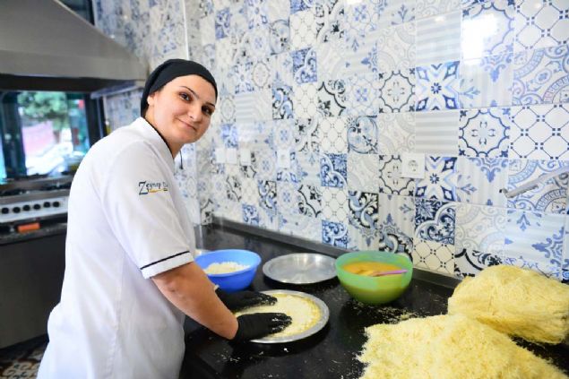 giriimcilie cesaret edemeyen ev kadnlarna da nerilerde bulunarak, 'Cesaret edemeyenler, beni rnek alsnlar.Yeni bir iletmeyizama umduumuzdan ok daha iyi gidiyoruz. 