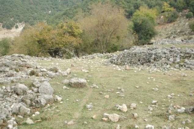 TUR�ZME KAZANDIRILSIN  <br><br>  Ye�ilova Mahalle Muhtar� �zg�r Demir de bulunan mozaik ve ta�lar�n bir tarih oldu�unu s�yledi.   