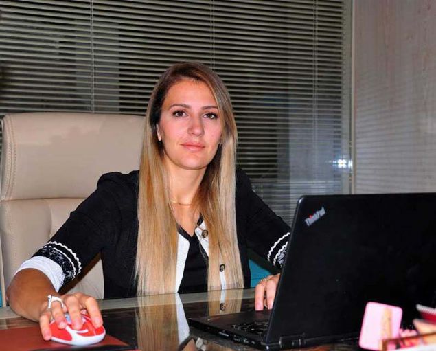 Kimsenin yardm olmadan kendi rettiim fikirler bebek rnlerini internette satarak kazandm.   <br><br>  kinci ve nc ayn sonunda baktm ki oda yetmiyor. Ciro artmaya balad. Kesinlikle yanma bir eleman almay istemiyordum. Kendim paketlemeyi, kendim mterilerle konumay, iin mutfanda da kendim olmay hep istedim.    