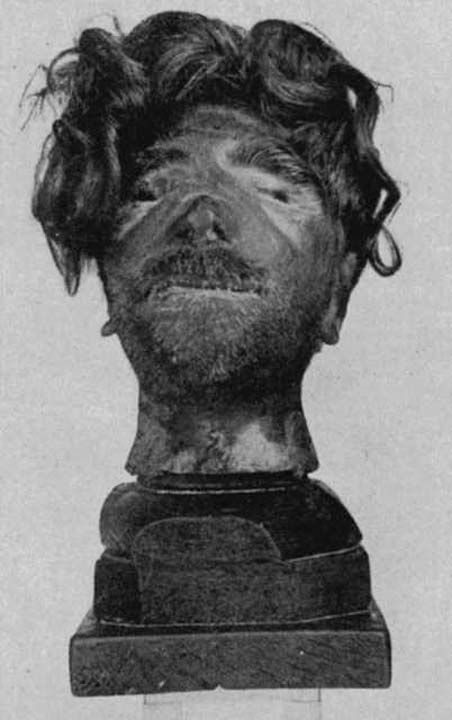 Aksesuar olarak kullanlan kltlm yahudi kafas.        