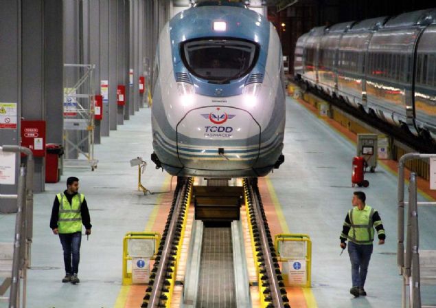 Ayrca Leventolu, filodaki 19 YHT ile 50 milyonun zerinde yol yaptklarn aktard. 