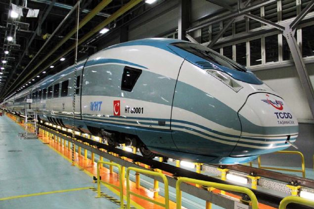 Tren bakmlarn Avrupa Birlii Normlar (EN) standartlarna uygun bir ekilde yaptklarn kaydeden Leventolu, 'Tesisimizde bykl ve park yollarnn uzunlu itibariyle Avrupa'nn en byk Yksek Hzl Tren Bakm Onarm Merkezi olma zelliini tayor. 