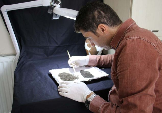 'Kaz almalar srasnda Demir alar ve Tun alarna ait depo yaplarnn iindeki anak ve mleklerin iinde karbonize olmu hububat kalntlar, bakanlmzdan alnan izin ile Tubitak MAM Laboratuvarlarnda Karbon-14 metodu ile yalandrmas yaplm ve tohumlarn en erkeni M 2500 ylna tarihlendirilmitir.    