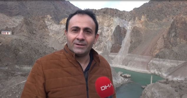 <p>  	Cumhurba�kan� Recep Tayyip Erdo�an'�n ba�bakanl��� d&ouml;neminde, 2012 y�l�nda, hizmete a&ccedil;�lan Deriner Baraj�, 1 milyar 387 milyon 190 dolara mal oldu.&nbsp;</p>  