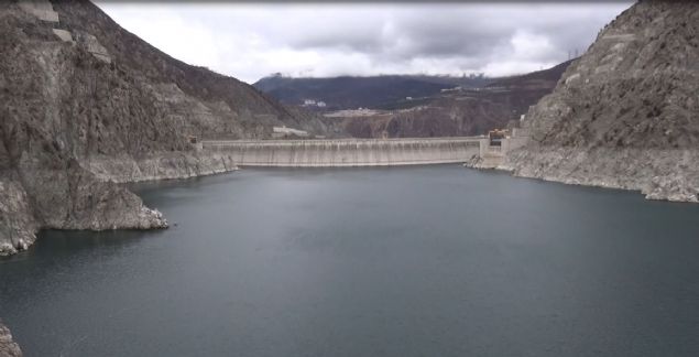 <p>  	Narl�k k&ouml;y&uuml; eksi sakinlerinden Abdulkadir Tun&ccedil; ise "&Ccedil;ocuklu�umuz buralarda ge&ccedil;ti. Eski g&uuml;nleri yad ediyoruz. Sular azald�, k&ouml;y ve hat�rlar�m�z da ortaya &ccedil;�km�� oldu" dedi.&nbsp;</p>  