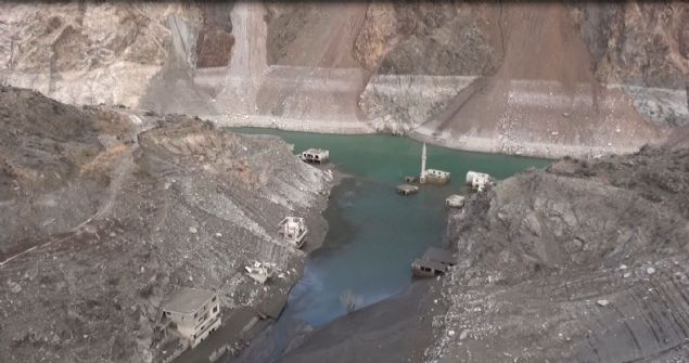 <p>  	2005 y�l�nda tamamlanmas� planlanan; ancak &ouml;denek yetersizli�i nedeniyle bitirilemeyen baraj ve HES projesi, 24 y�lda tamamland�.&nbsp;</p>  