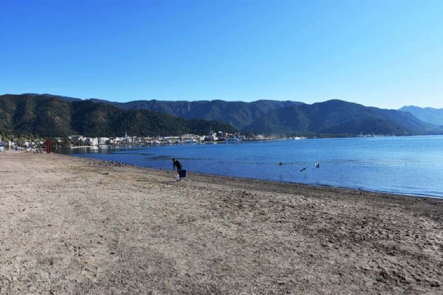 Rodos ve Gkova Krfezi yaanan depremlerle, Marmaris'teki deniz ekilmesinin alakas yok. Son yllarda deniz ekilmeleri ok artt.  