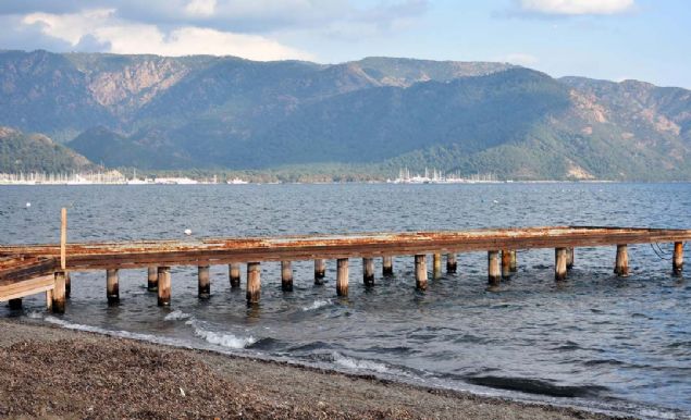 Yat Liman ve Kordon Caddesi'nde de iskelelerin temelleri aa kt.   