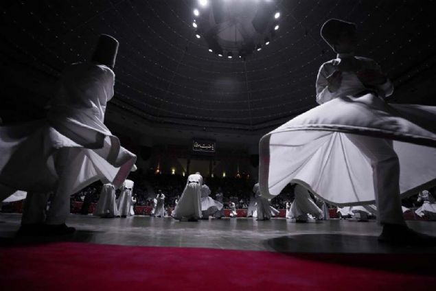 Ne t�kenmez hazinesin ey dil! Ne devas�z bir dert..  <br><br>  Ba�kalar�na imrenme, �ok kimseler var ki senin hayat�na imreniyorlar.  <br><br>  Bir kimseyi tan�mak istiyorsan, d���p kalkt��� arkada�lar�na bak. 