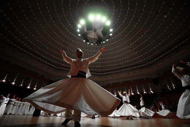 �EB-� ARUS T�RENLER� NE ZAMAN?  <br><br>  Bu y�l Hazreti Mevlana'n�n 'Sevgide �ekilen cefada binlerce vefa vard�r' s�z�nden ilham al�narak ger�ekle�tirilecek 746. Vuslat Y�ld�n�m� Uluslararas� Anma T�renleri, 7-17 Aral�k tarihleri aras�nda d�nyan�n d�rt bir yan�ndan on binlerce misafiri a��rlayacak.      