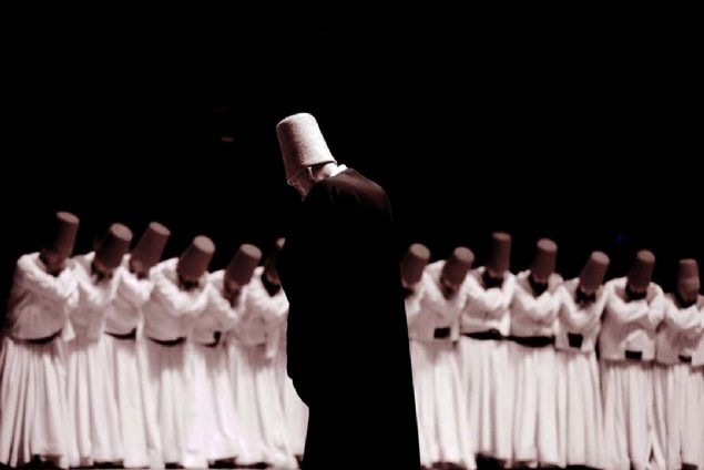 Bu y�l 'Vefa Vakti' temas�yla ger�ekle�tirilen Hz. Mevlana'n�n 746. Vuslat Y�l D�n�m� Uluslararas� Anma T�renleri program� kapsam�nda Konya B�y�k�ehir Belediyesi Spor ve Kongre Merkezi'nde d�zenlenecek Sema g�sterisi i�in K�lt�r ve Turizm Bakanl��� Konya T�rk Tasavvuf M�zi�i Toplulu�u �yeleri haz�rl�k yapt�.       