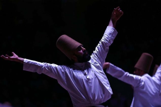 �nsanlar� iyi tan�y�n, her insan� fena bilip k�t�lemeyin, her insan� da iyi bilip �vmeyin.  <br><br>  Yan�mda kimse olmad���ndan de�il yaln�zl���m, yaln�z oldu�umu s�yleyece�im kimse olmad���ndan yaln�z�m ben.      