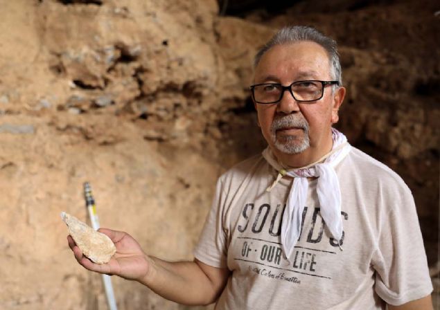 2015 ylndan bu yana maaradaki kaz almalarn yrten Ankara niversitesi Dil ve Tarih Corafya Fakltesi Arkeoloji Blm retim yesi ve Karain Maaras Kaz Bakan Prof. Dr. Harun Takran, kazlacak ok alan olduunu vurgulad.   <br><br>  Henz kaz almalarnda btn olarak Neandertal insan iskeletine rastlamadklarn belirten Prof. Dr. Takran, bunun nedenini ise o dnemde l gmme gelenei olmamas eklinde aklad. Prof.Dr. Takran, len insanlarn olduu yerde brakld iin yrtc hayvanlar tarafndan paralandn belirtti.     