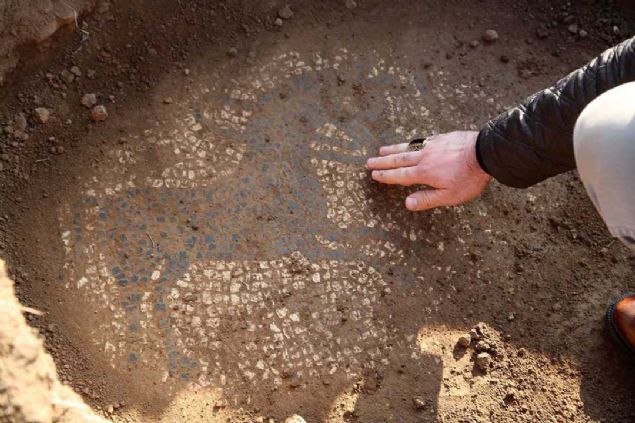 Kaznn ardndan mozaik parasnn fotoraflarn ve grntlerini eken pheliler mozaik parasn grnt ve fotoraflar mozaik parasn pazarlamak iin kulland. 